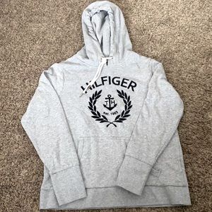 Tommy Hilfiger sweatshirt. Barely worn! Looks super cute with a pair of Jeans!